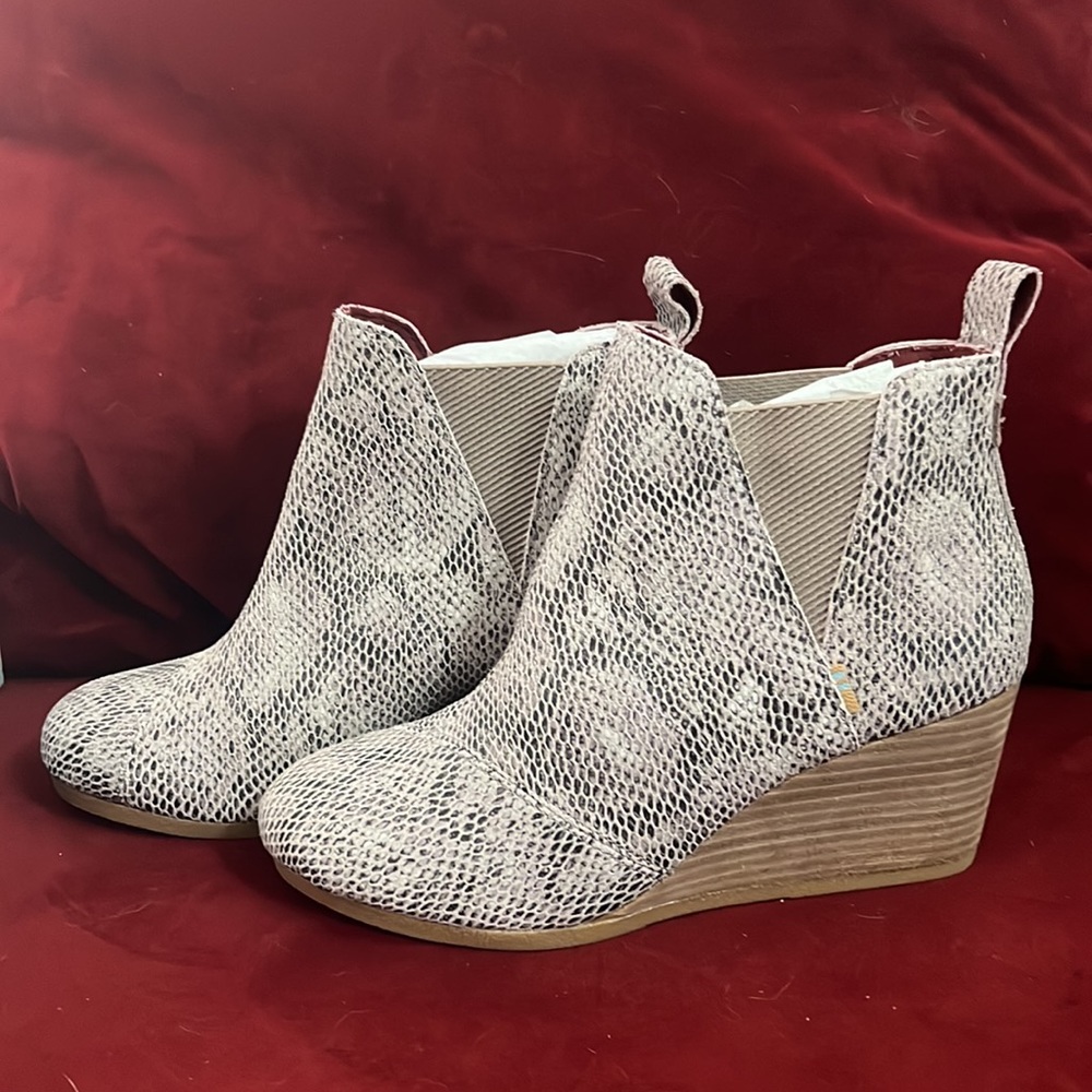 Toms Kelsey Wedge Bootie